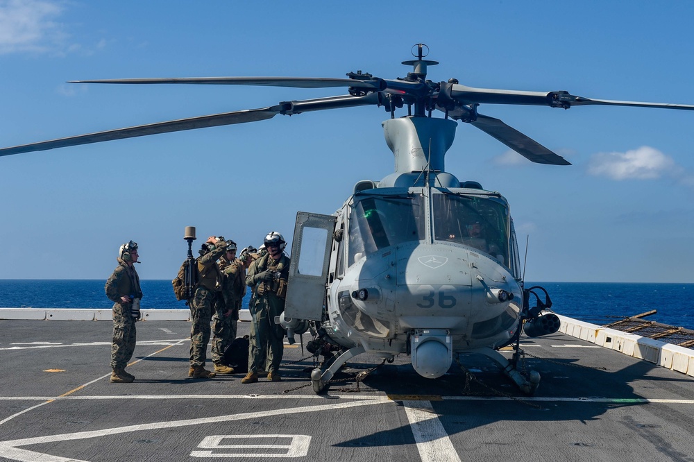 USS Green Bay (LPD 20) Conducts Flight Operations