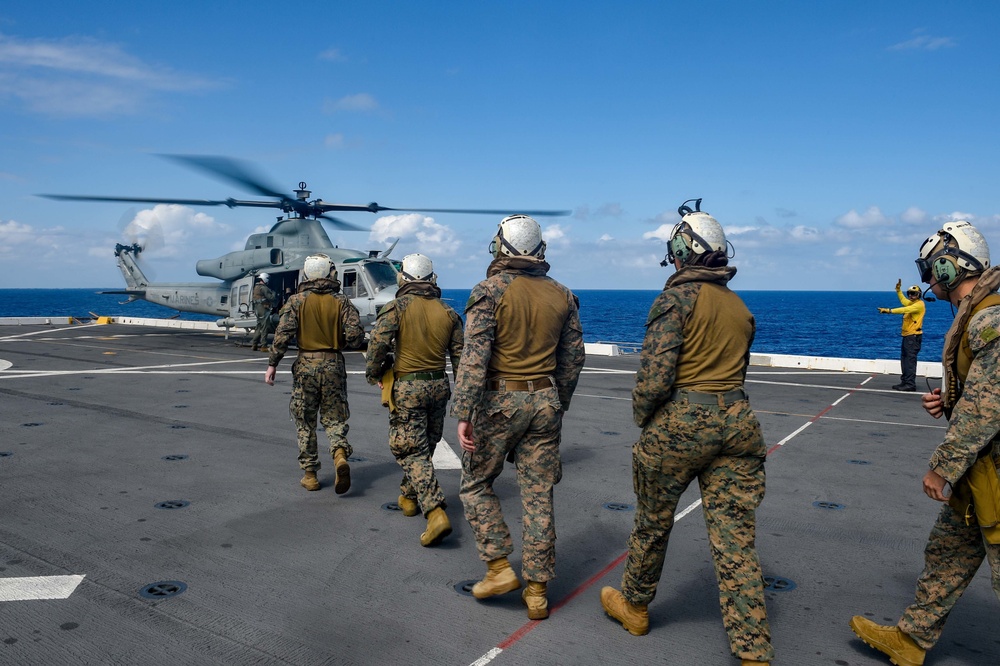 USS Green Bay (LPD 20) Conducts Flight Operations