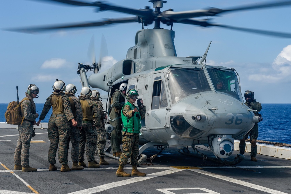 USS Green Bay (LPD 20) Conducts Flight Operations