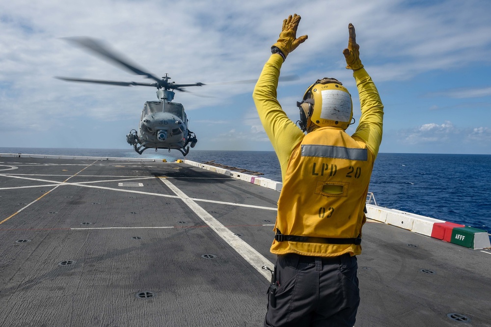 USS Green Bay (LPD 20) Conducts Flight Operations