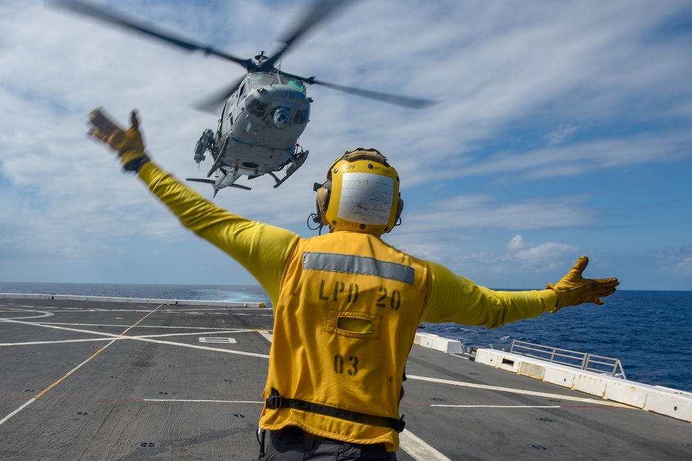 USS Green Bay (LPD 20) Conducts Flight Operations