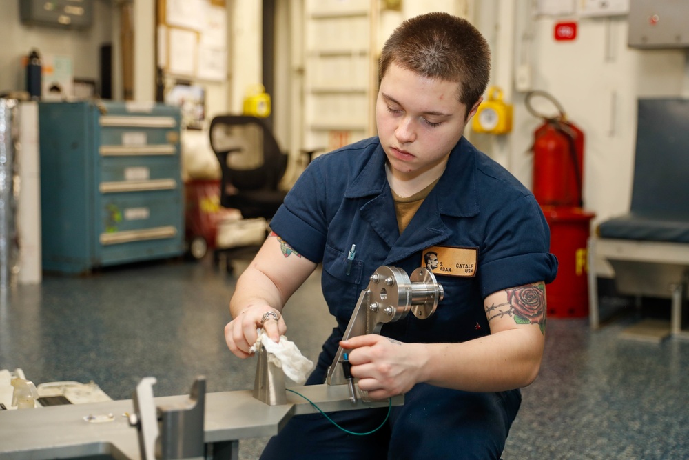 Abraham Lincoln Sailors conduct maintenance