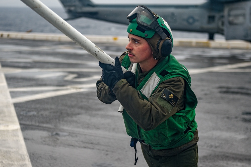 USS Green Bay (LPD 20) Conducts Flight Opertaions