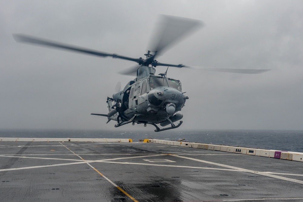 USS Green Bay (LPD 20) Conducts Flight Opertaions