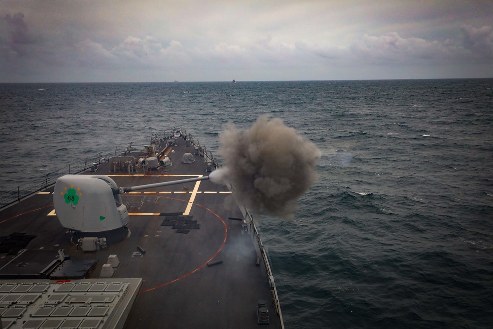 USS The Sullivans (DDG 68) - Dynamic Guard Gunnery Exercise