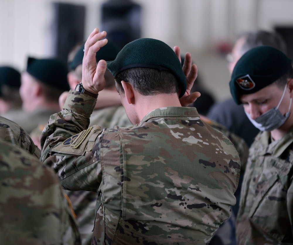 Soldiers Graduate Special Forces Qualification Course