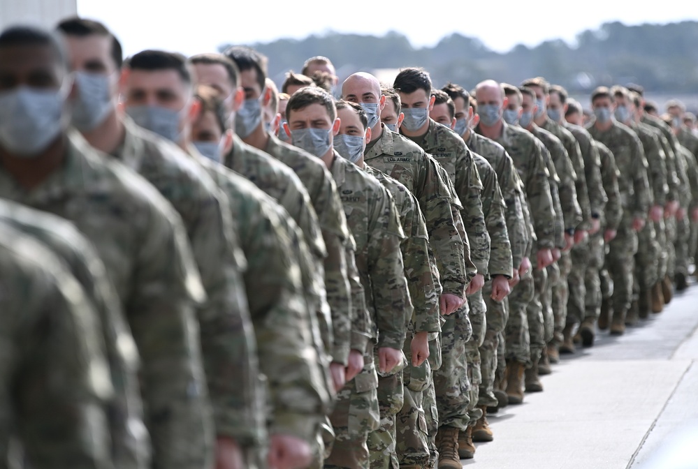 Soldiers Graduate Special Forces Qualification Course