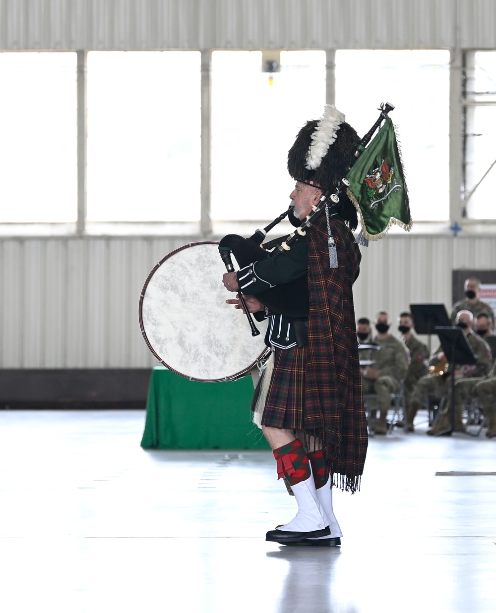 Soldiers Graduate Special Forces Qualification Course