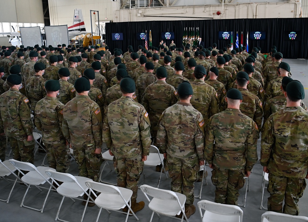 Soldiers Graduate Special Forces Qualification Course