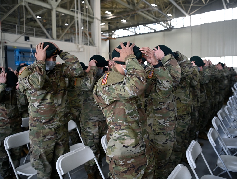 Soldiers Graduate Special Forces Qualification Course