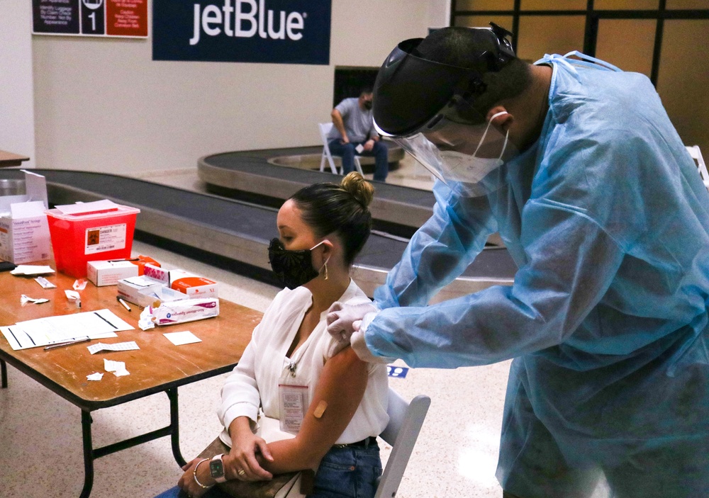 Puerto Rico National Guard vaccinates the personnel of Mercedita Airport in Ponce