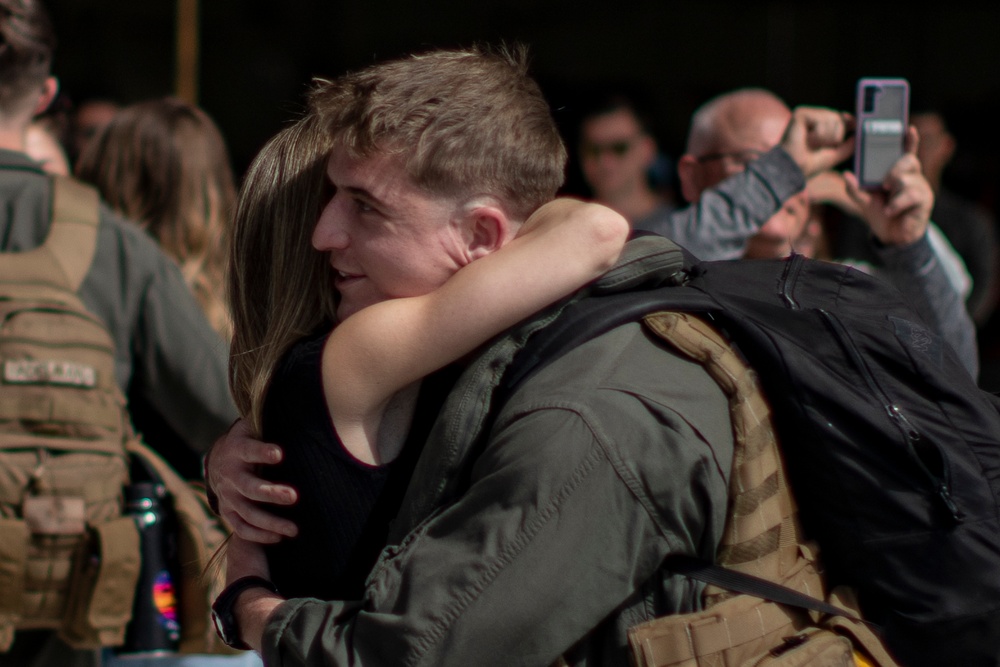 VMM-165 (Rein.), 11th MEU, returns from Western Pacific 21.2 deployment