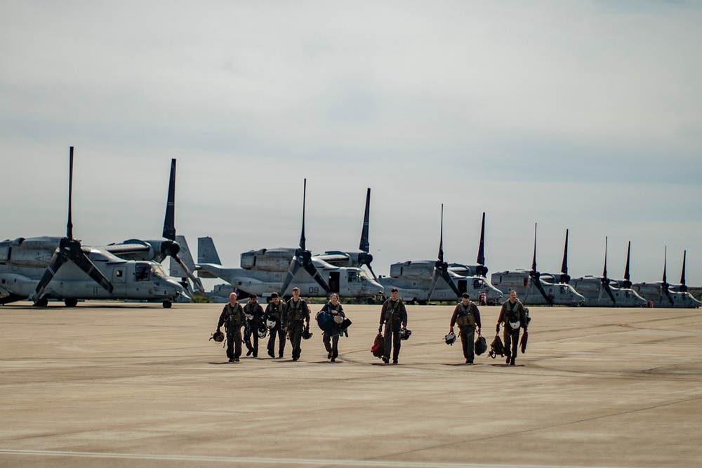 VMM-165 (Rein.), 11th MEU, returns from Western Pacific 21.2 deployment