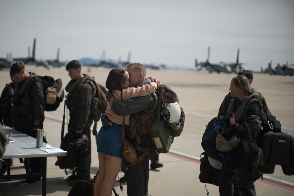 VMM-165 (Rein.), 11th MEU, returns from Western Pacific 21.2 deployment