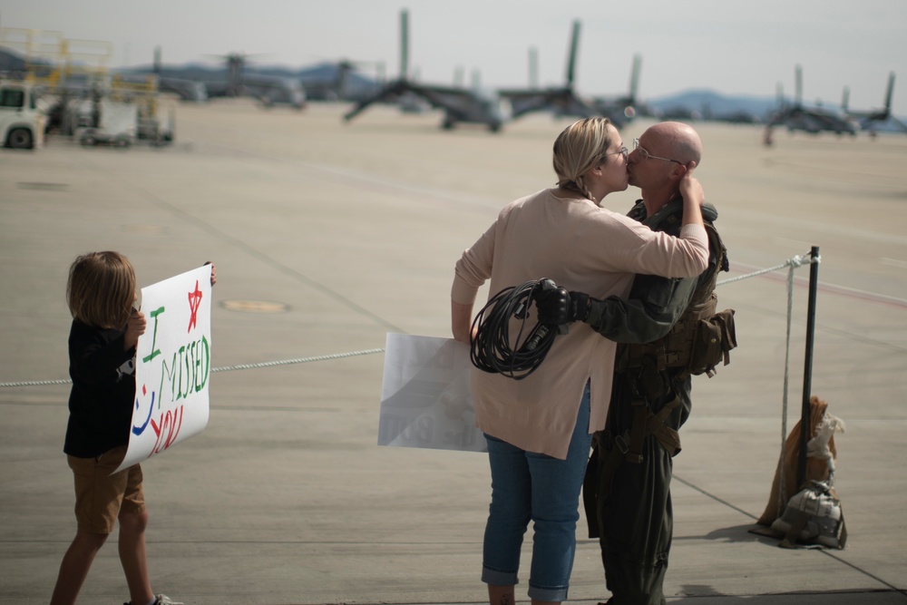 VMM-165 (Rein.), 11th MEU, returns from Western Pacific 21.2 deployment