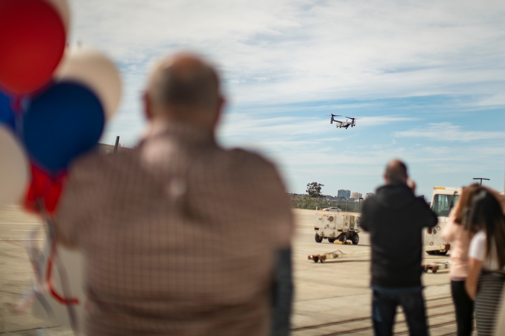 VMM-165 (Rein.), 11th MEU, returns from Western Pacific 21.2 deployment