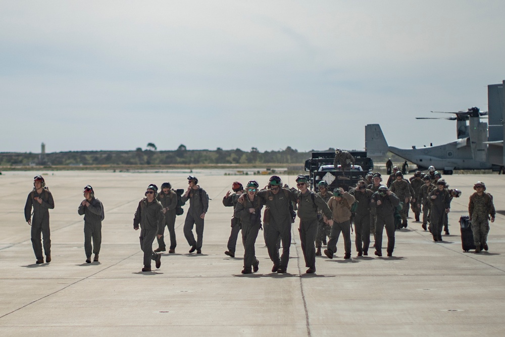 VMM-165 (Rein.), 11th MEU, returns from Western Pacific 21.2 deployment