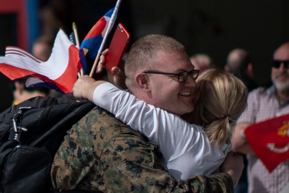 VMM-165 (Rein.), 11th MEU, returns from Western Pacific 21.2 deployment