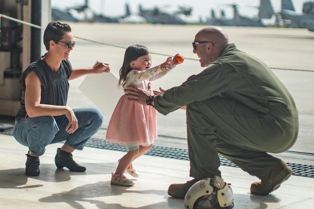 VMM-165 (Rein.), 11th MEU, returns from Western Pacific 21.2 deployment