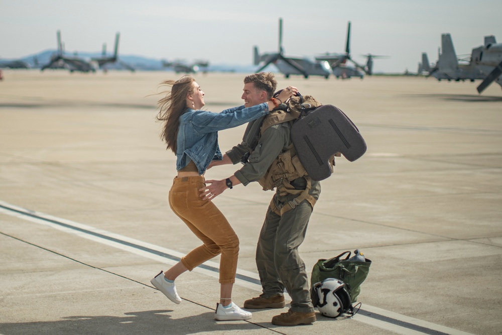 VMM-165 (Rein.), 11th MEU, returns from Western Pacific 21.2 deployment