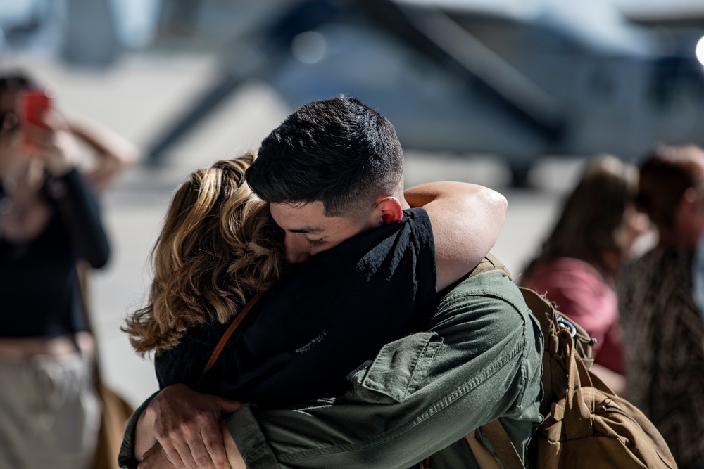 VMM-165 (Rein.), 11th MEU, returns from Western Pacific 21.2 deployment