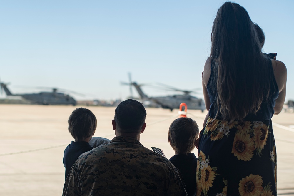 VMM-165 (Rein.), 11th MEU, returns from Western Pacific 21.2 deployment