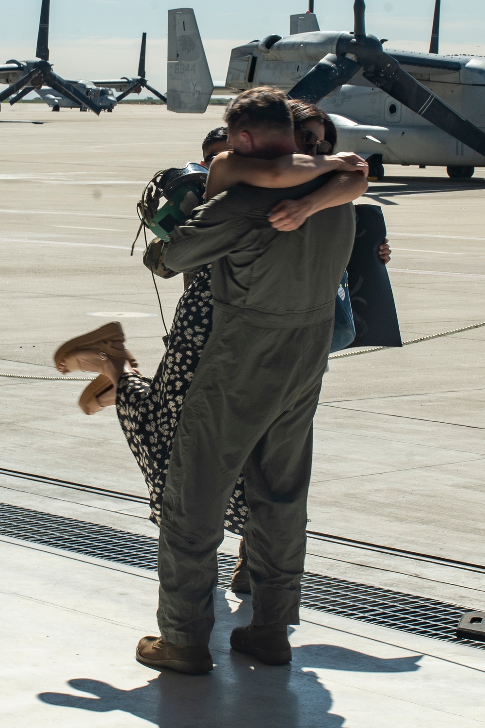 VMM-165 (Rein.), 11th MEU, returns from Western Pacific 21.2 deployment