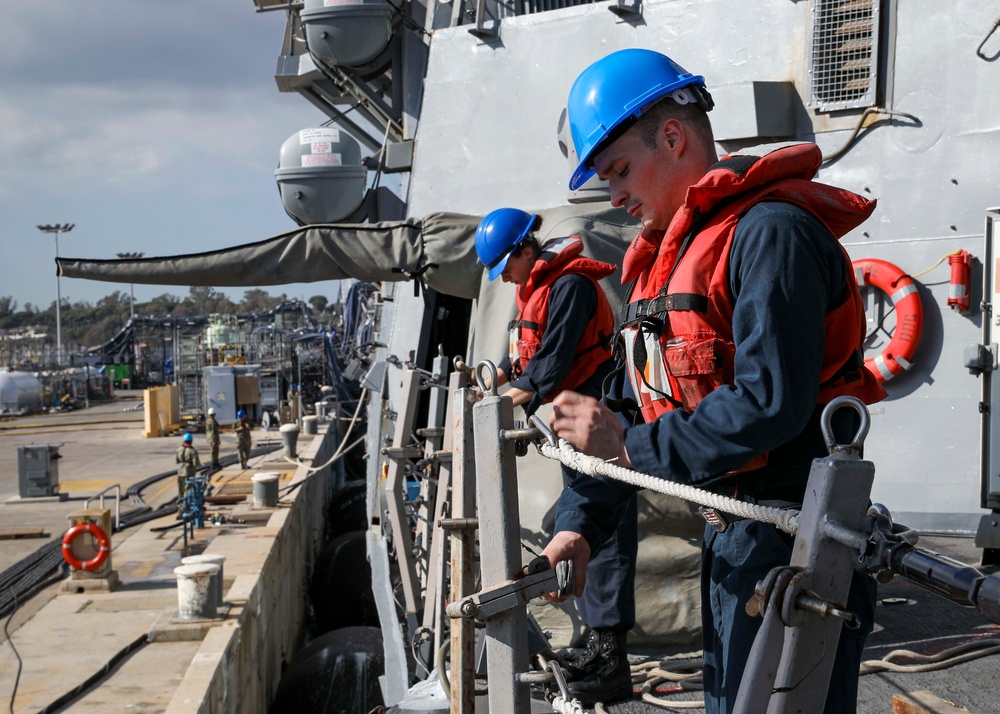 DVIDS - Images - USS Porter (DDG 78) Departing [Image 1 of 6]