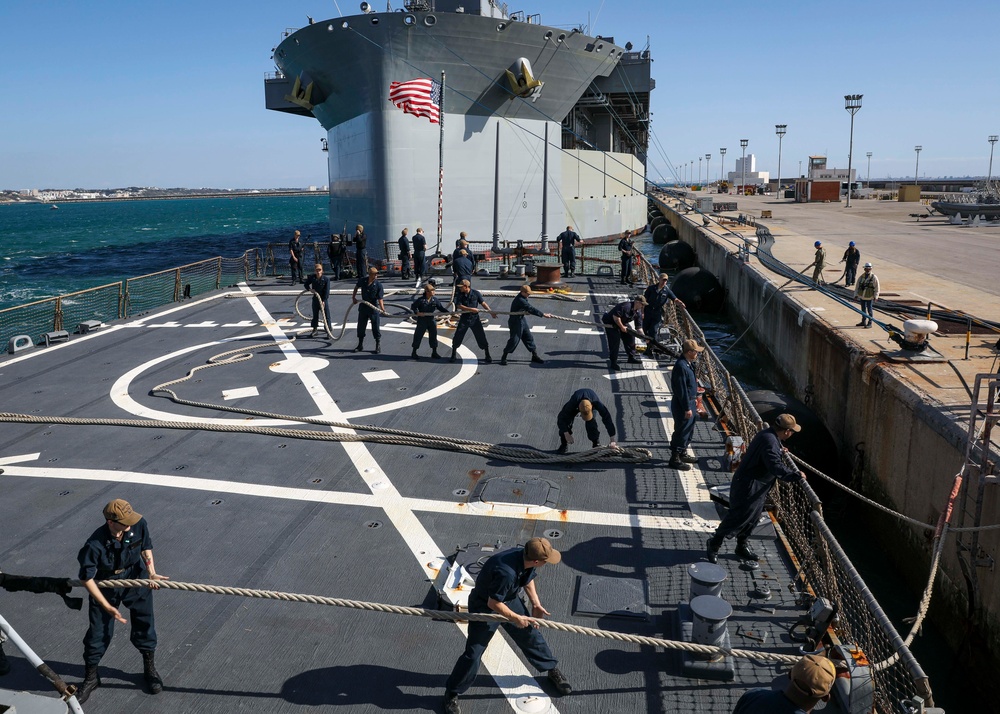 USS Porter (DDG 78) Departing