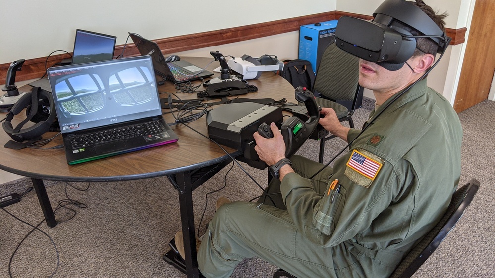 Pilots test virtual reality program