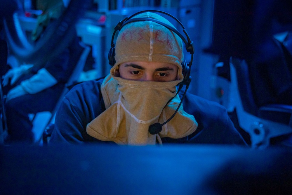 CTSN Kyser Tracks contacts aboard USS Milius (DDG 69)