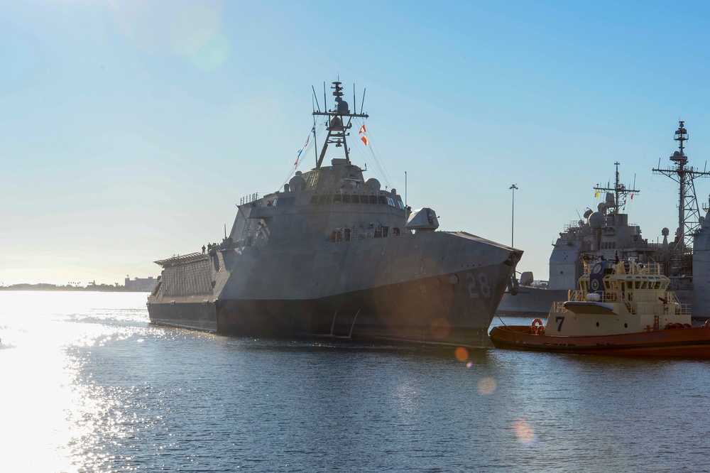 USS Savannah (LCS 28) Arrives in its Homeport San Diego for the First Time