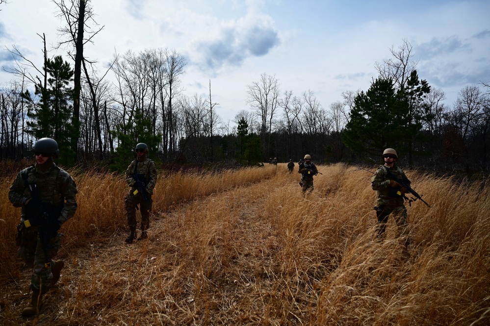 DVIDS - Images - Field Craft Hostile [Image 6 of 7]