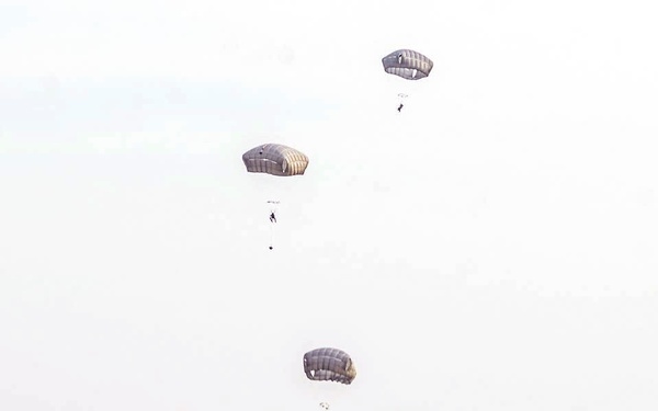 Tropic Lightning brings Strategic Airborne Operation to Hanuman Guardian