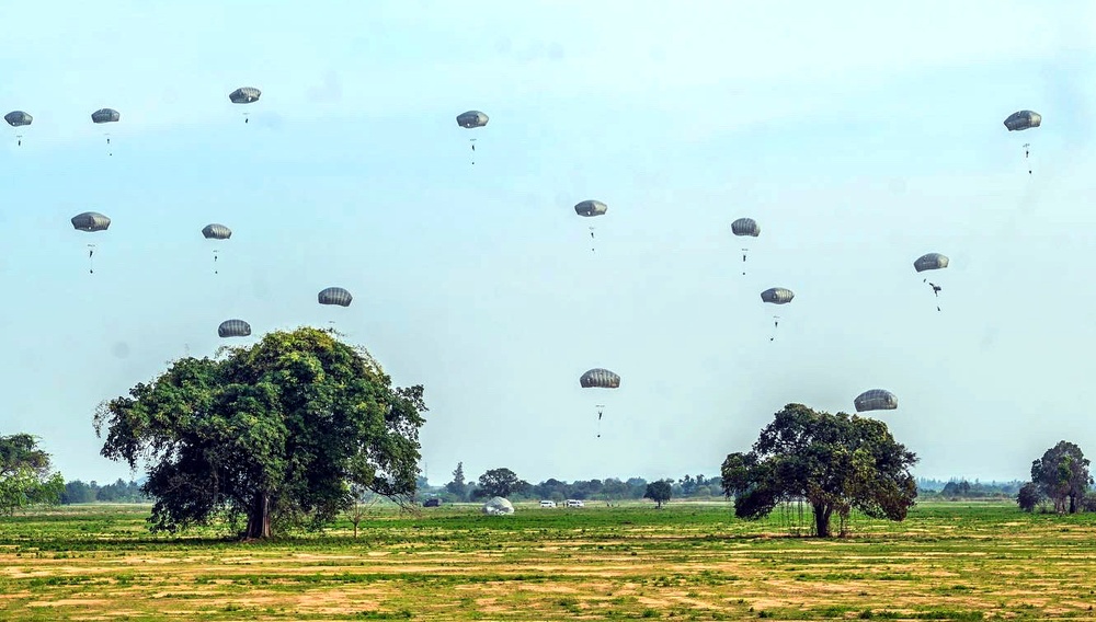 Tropic Lightning brings Strategic Airborne Operation to Hanuman Guardian