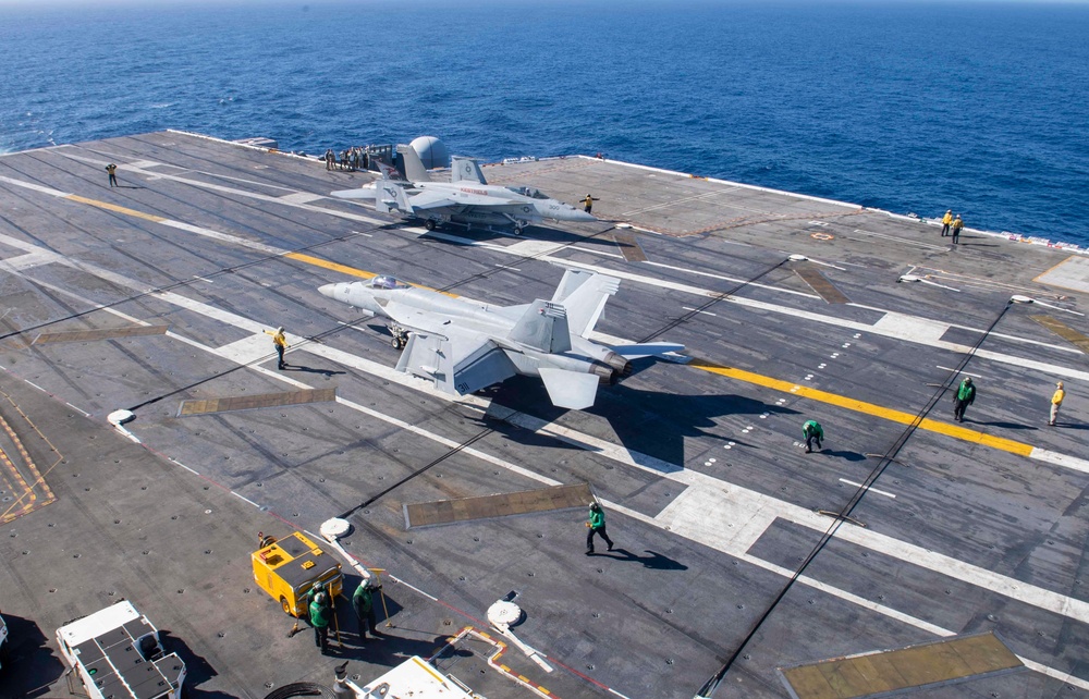 F/A-18E Taxi On The Flight Deck