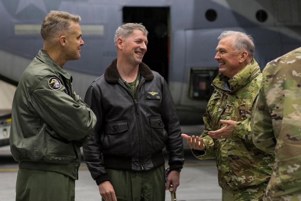 MCAS Iwakuni: USFJ commander visit