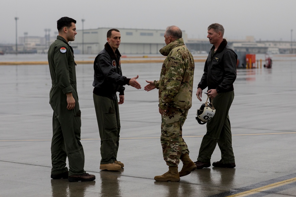 MCAS Iwakuni: USFJ commander visit