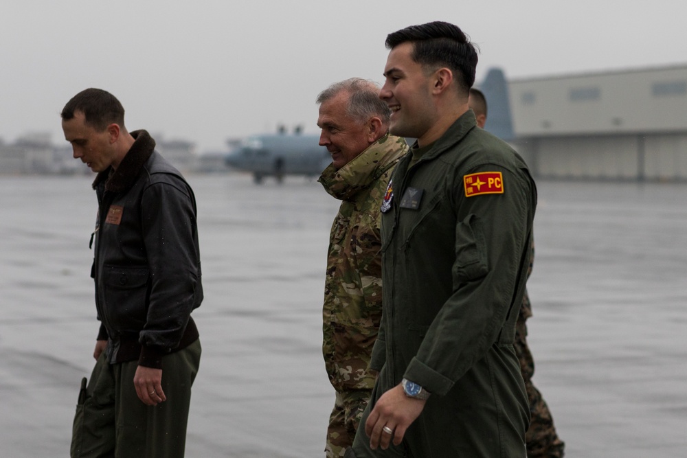 MCAS Iwakuni: USFJ commander visit