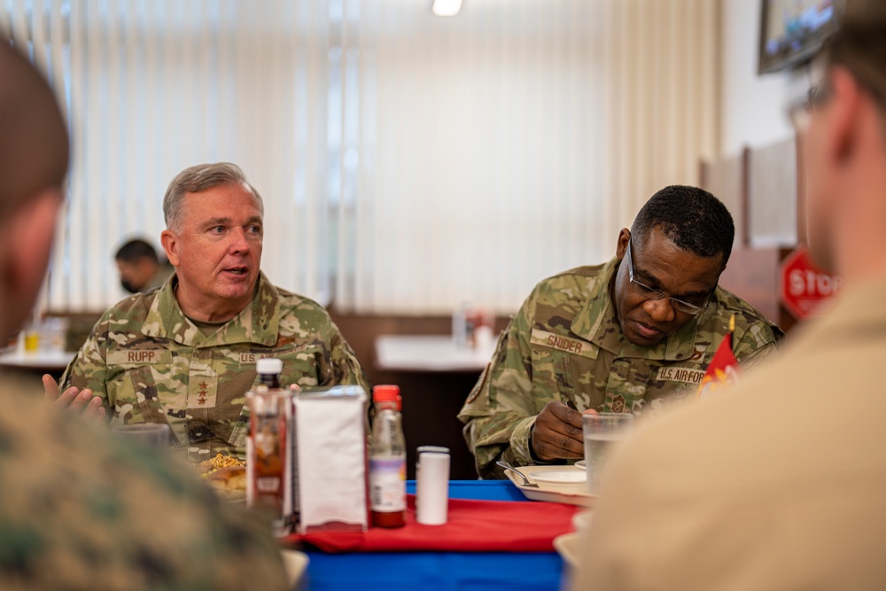 MCAS Iwakuni: USFJ commander visit