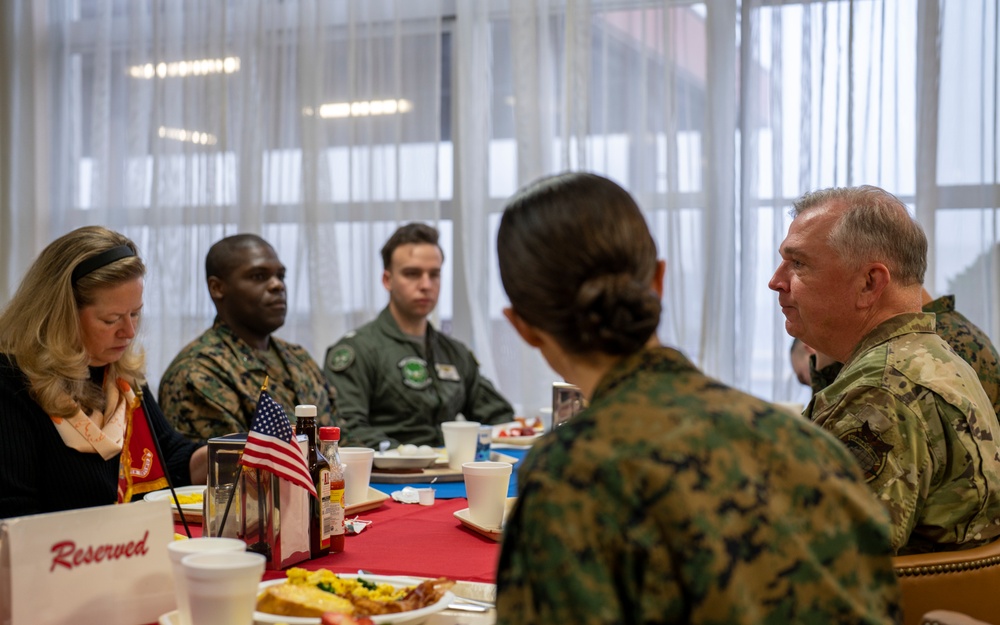 MCAS Iwakuni: USFJ commander visit