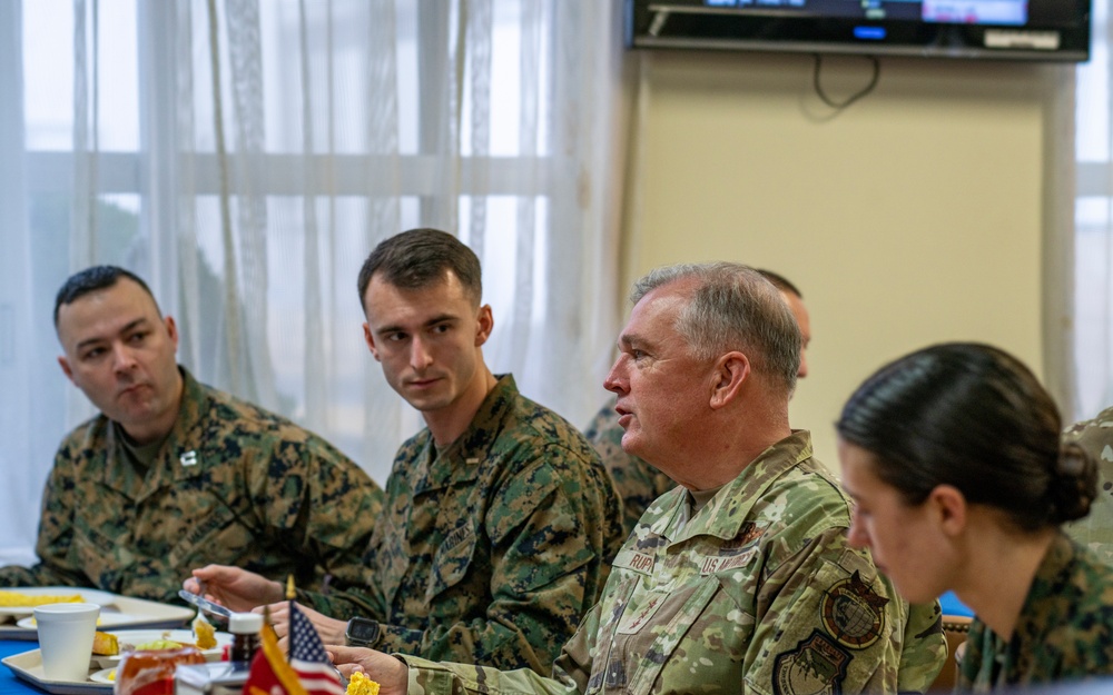 MCAS Iwakuni: USFJ commander visit