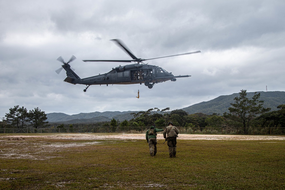 U.S. Marines conduct joint casualty hoist training drills