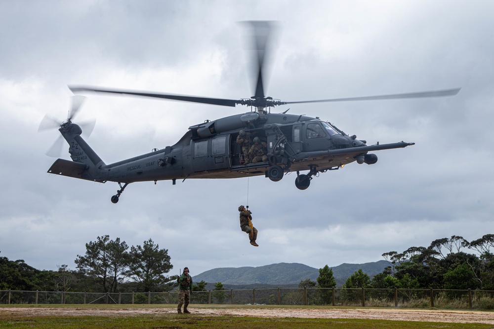U.S. Marines conduct joint casualty hoist training drills
