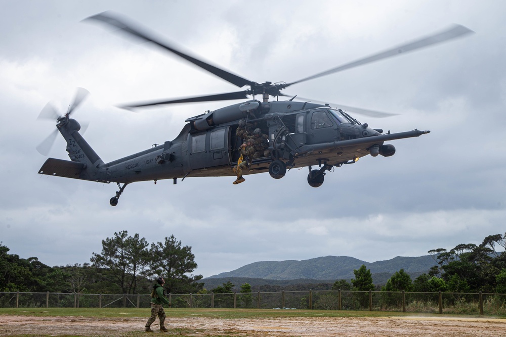 U.S. Marines conduct joint casualty hoist training drills