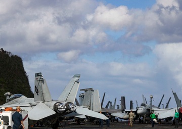 Abraham Lincoln arrives in Guam