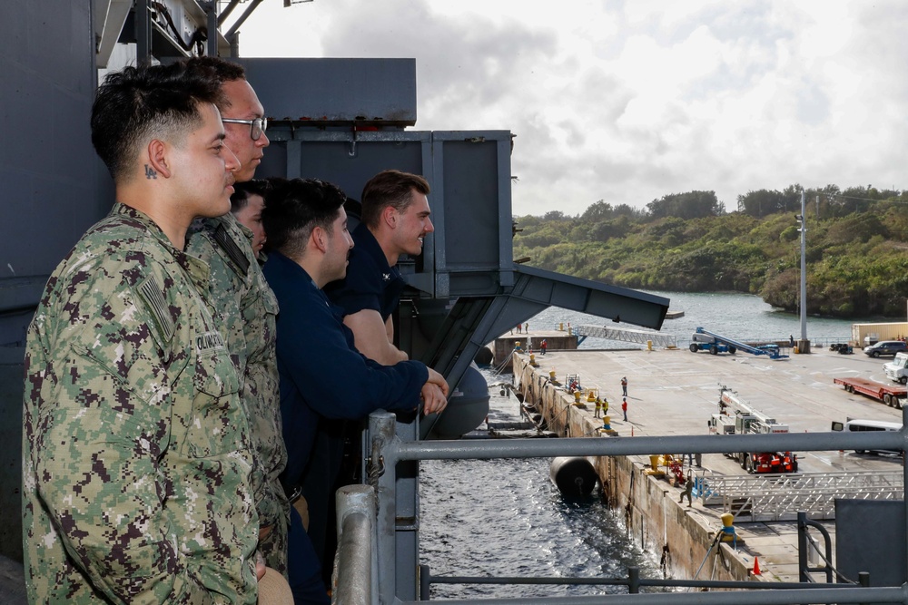 Abraham Lincoln arrives in Guam