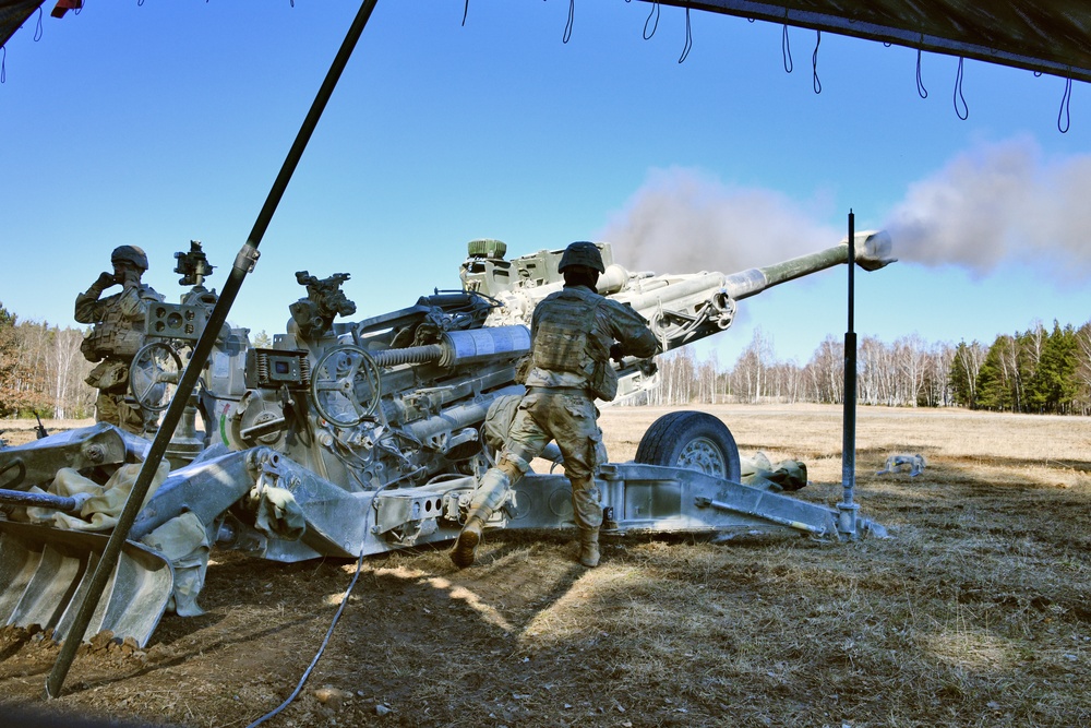 4-319th AFAR, 173rd AB live fire with M777 howitzers