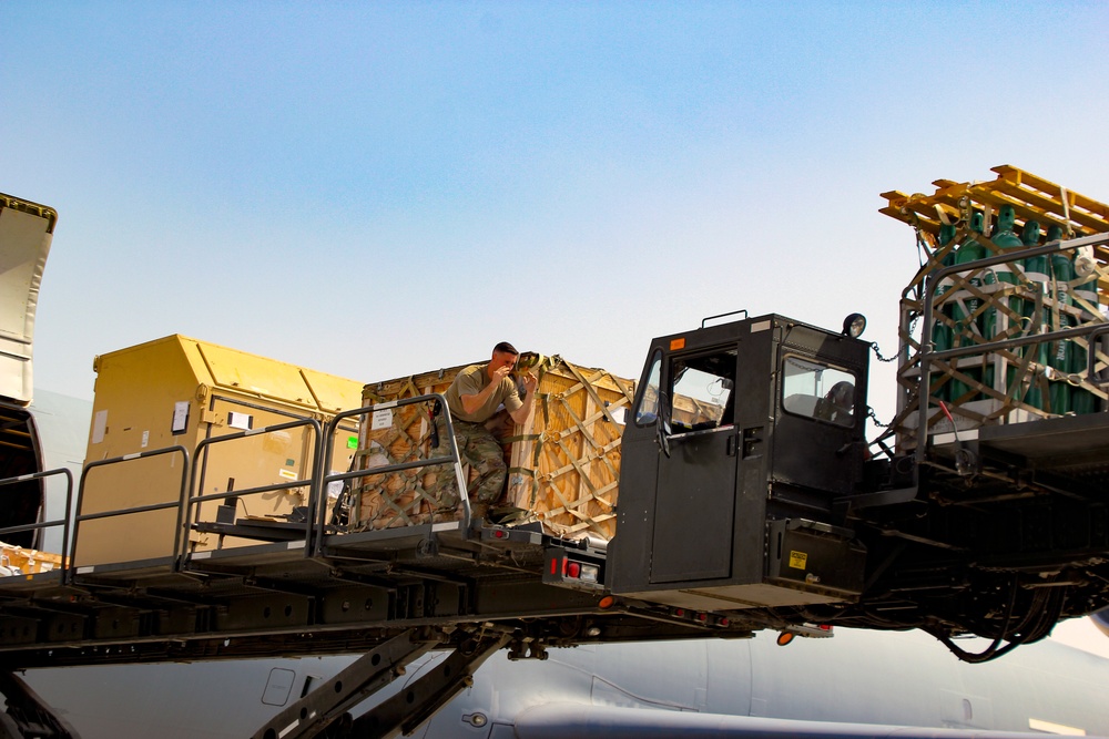 KC-10 Cargo Load Operations