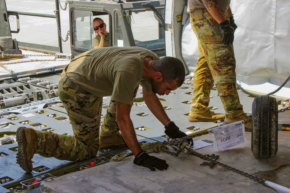 KC-10 Cargo Load Operations